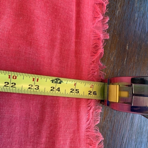 🎉Long, wide lightweight pink scarf with lightly friended edges. - Picture 5 of 7